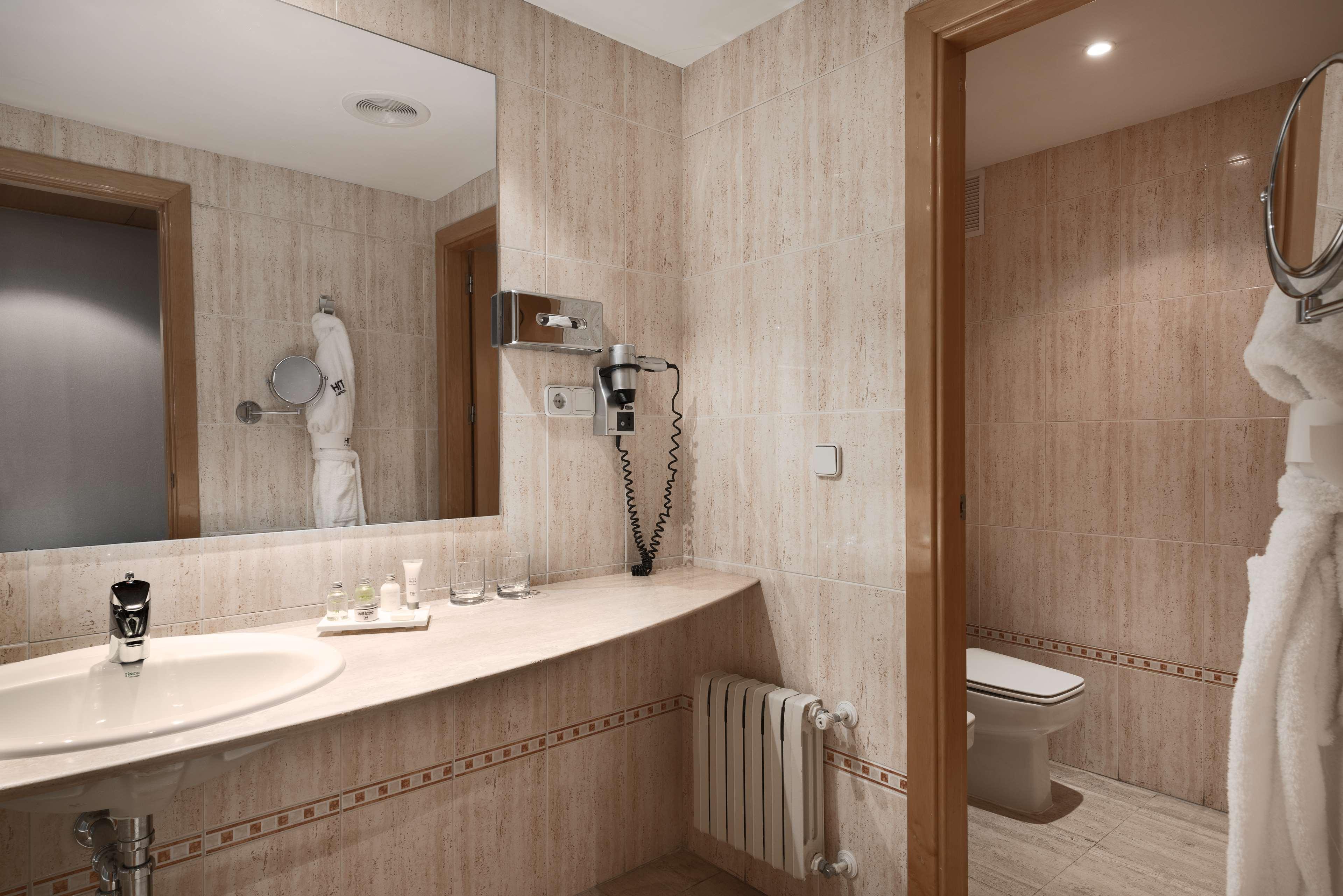 Nh Ciudad Real Hotel Bagian luar foto