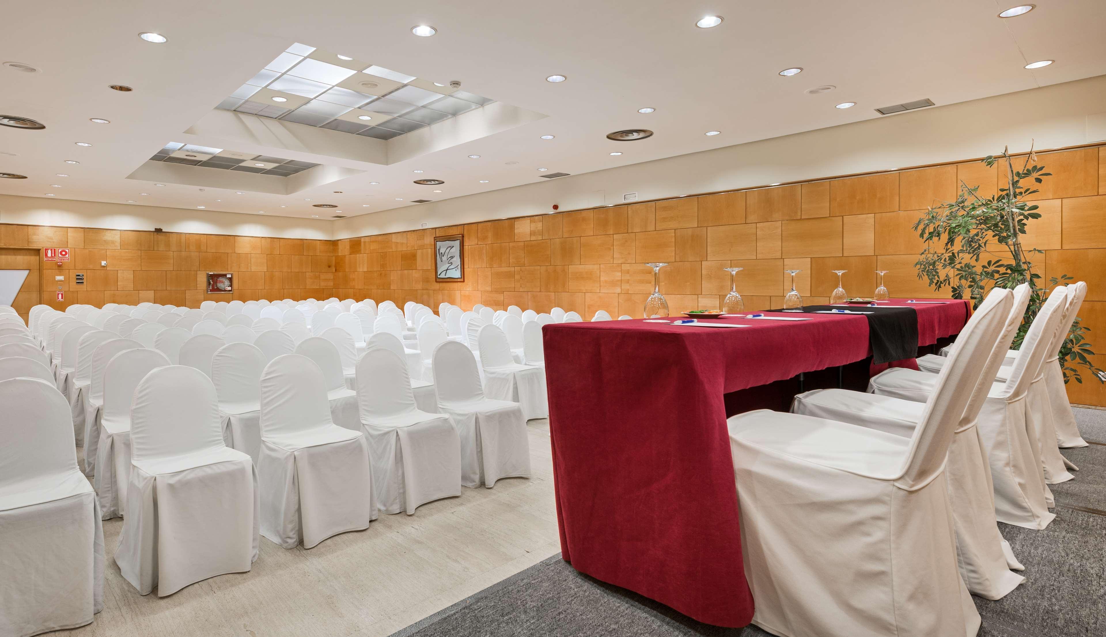Nh Ciudad Real Hotel Bagian luar foto