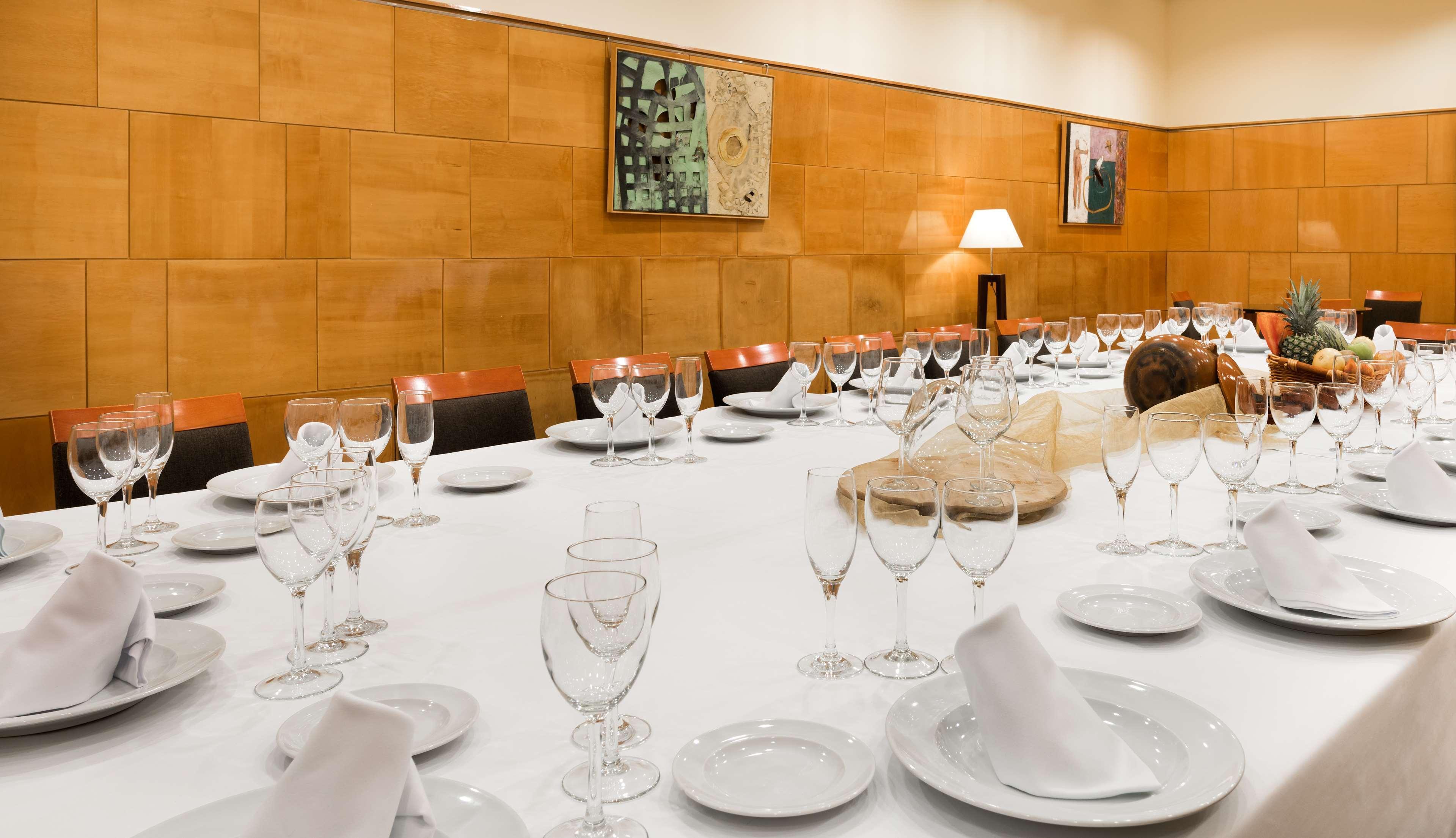 Nh Ciudad Real Hotel Bagian luar foto