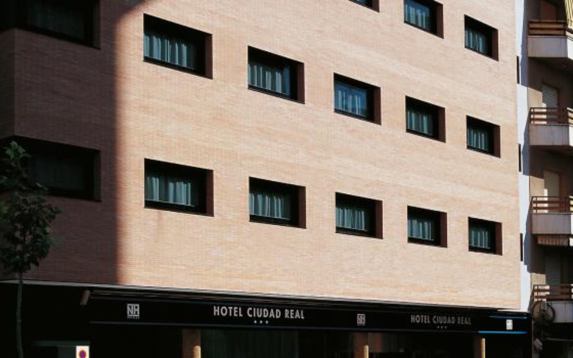 Nh Ciudad Real Hotel Bagian luar foto