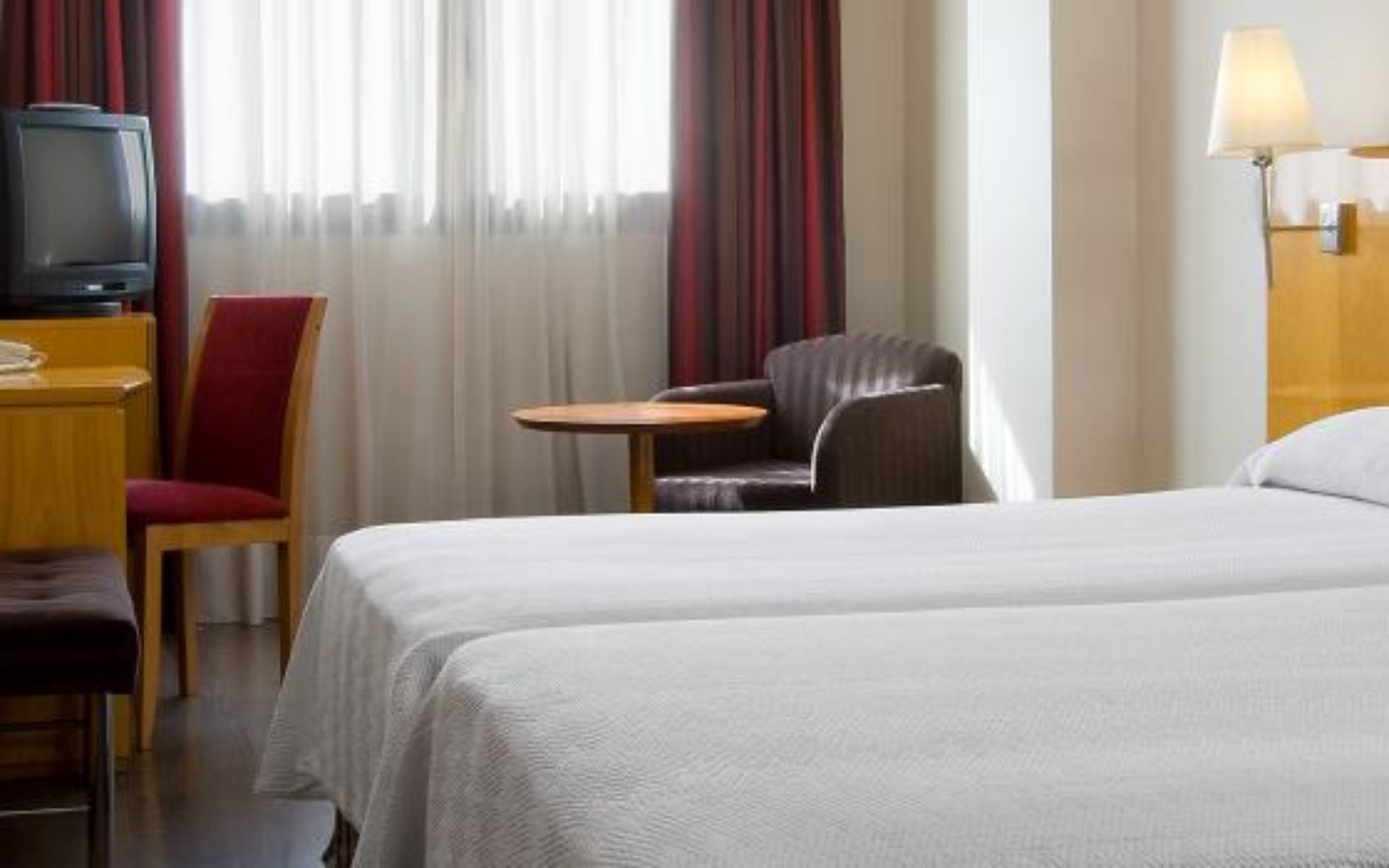 Nh Ciudad Real Hotel Bagian luar foto