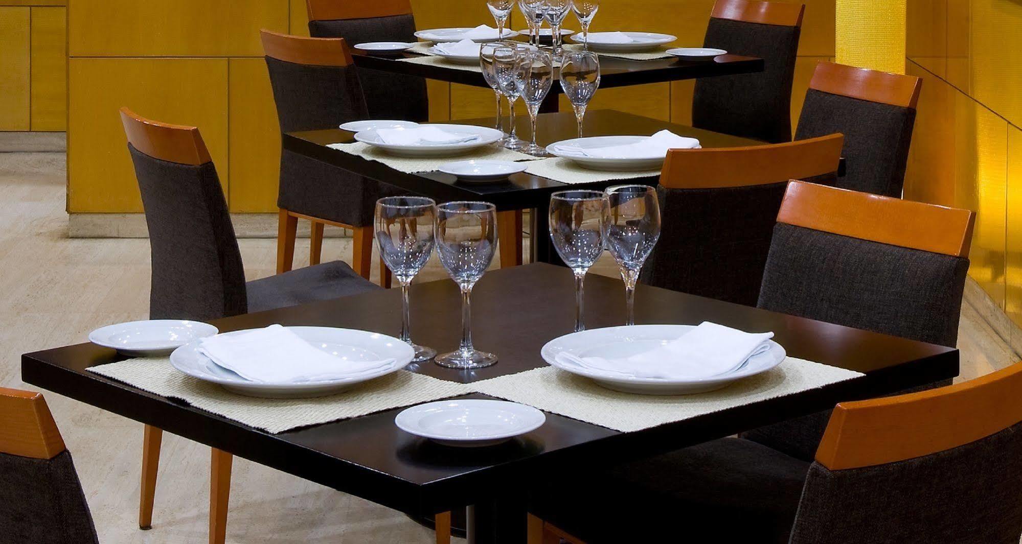 Nh Ciudad Real Hotel Bagian luar foto
